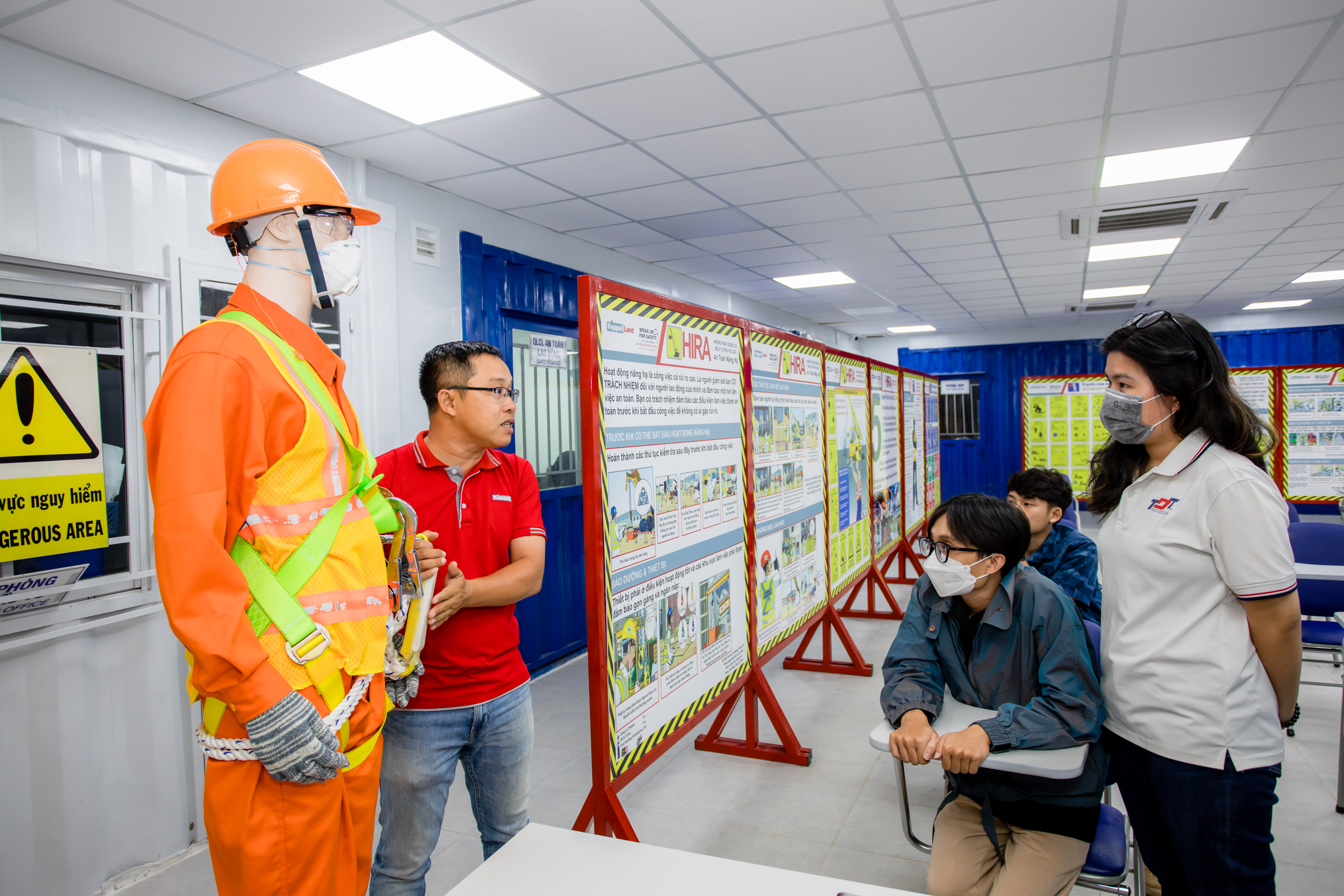Keppel Land hosts students from Ton Duc Thang University.jpg