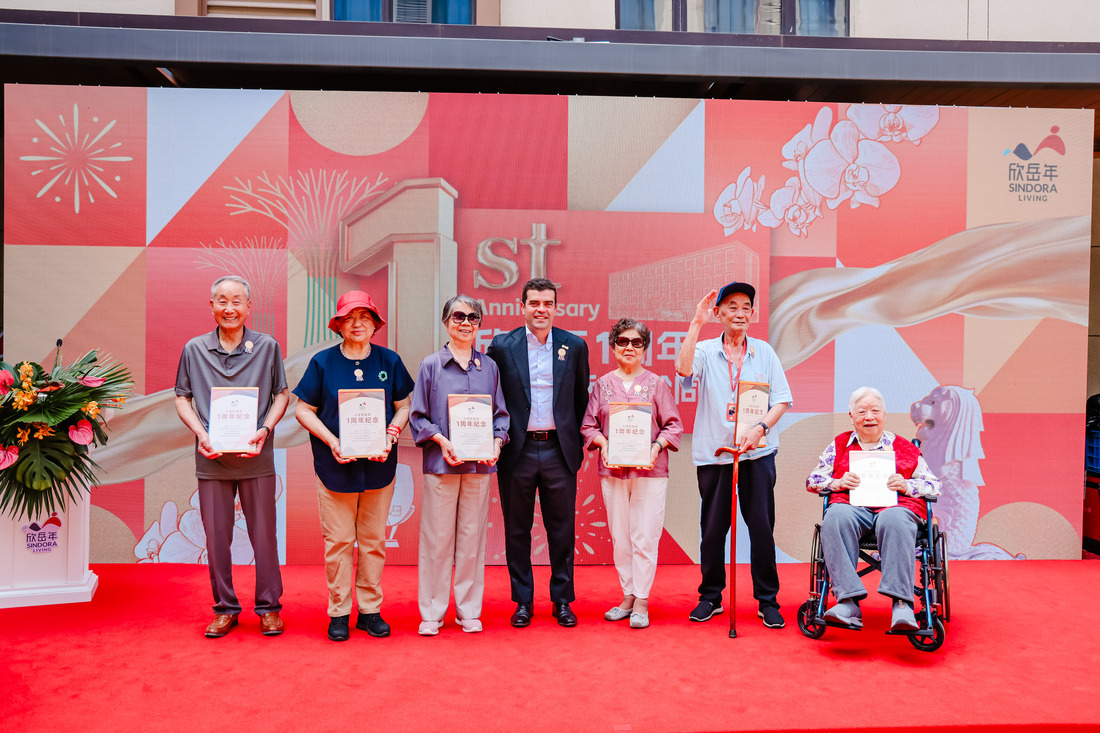 欣岳年1周年合照2