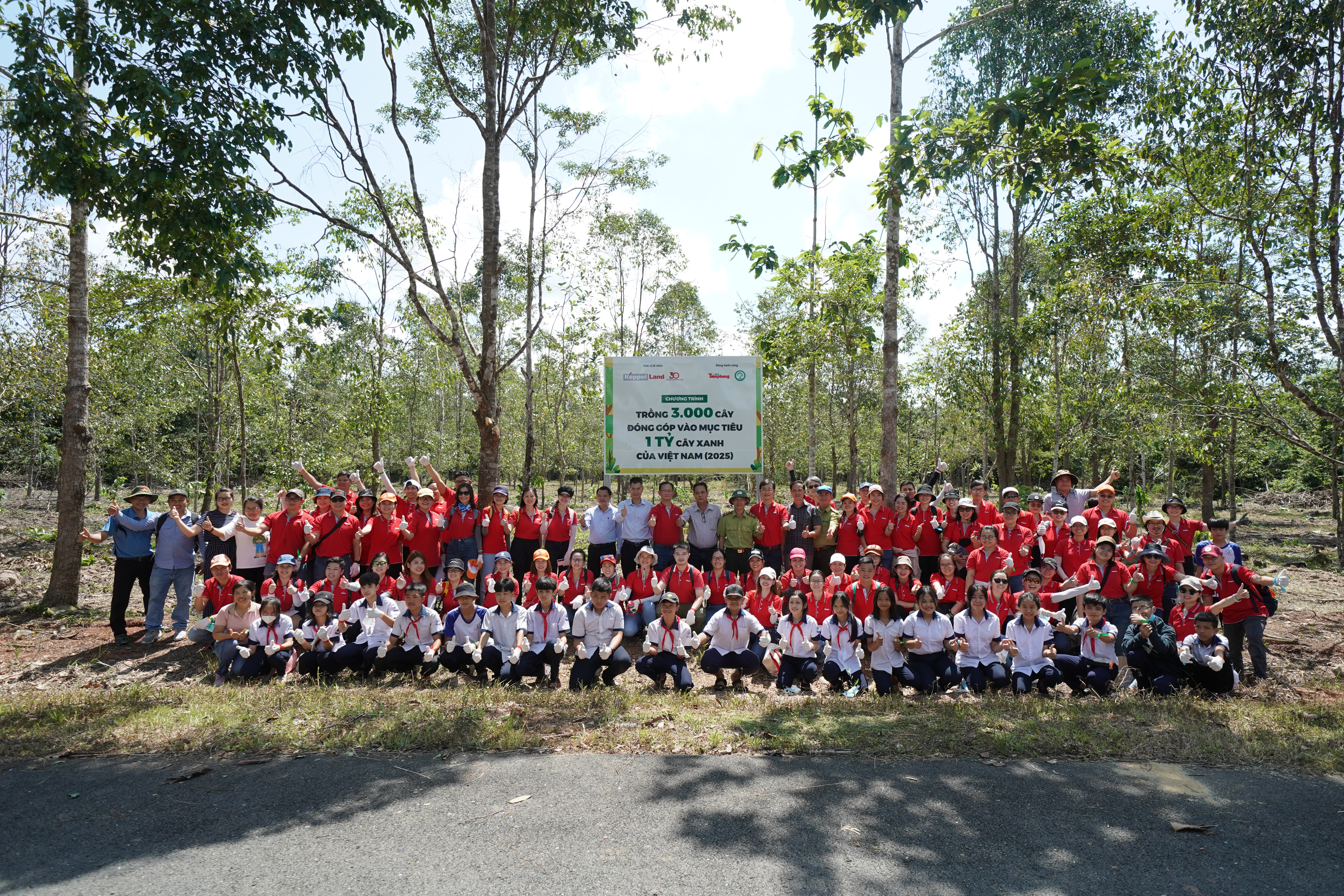 The tree planting event on 28 July 2022 at Dong Nai Culture and Nature Reserve saw the participation of around 100 Keppel Volunteers and students from Ma Da Secondary School in Dong Nai province.