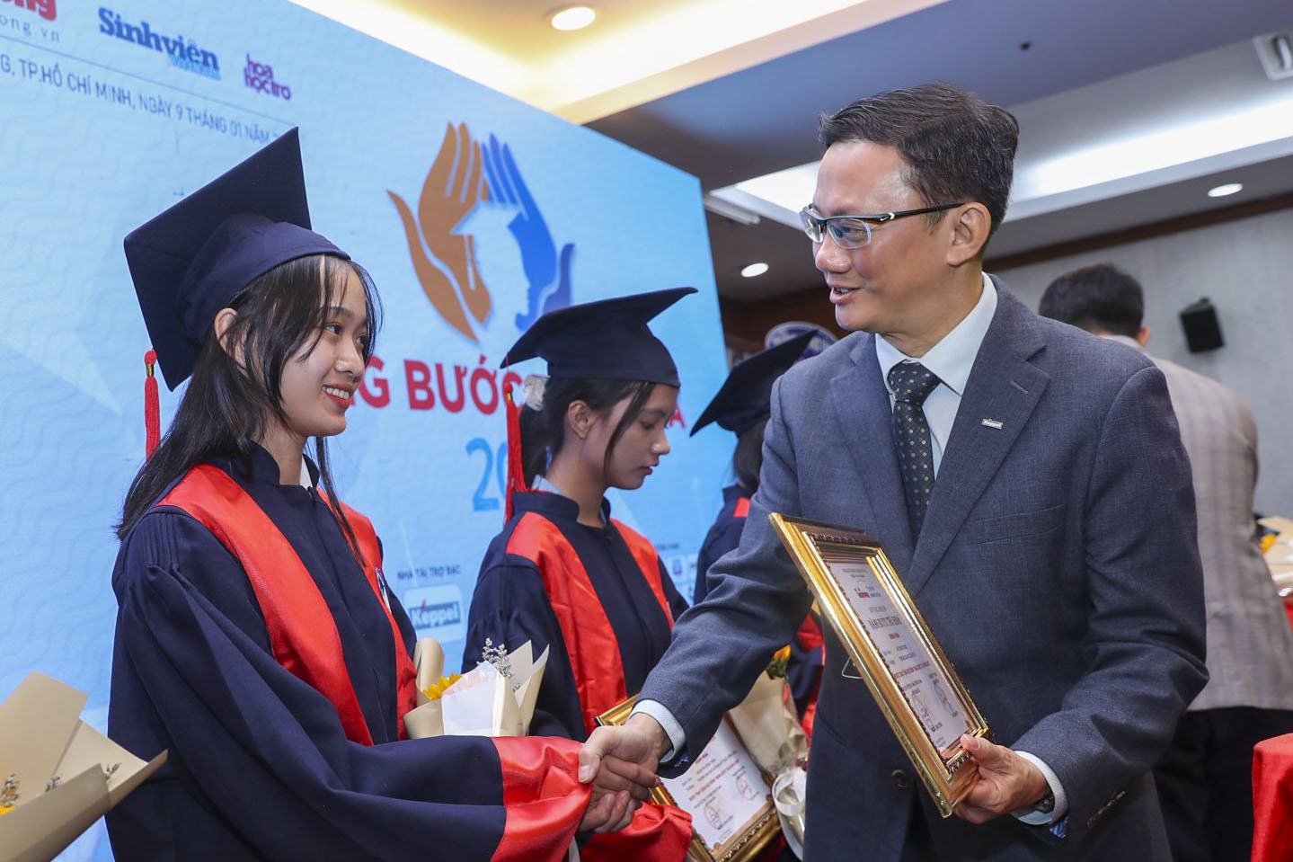 Nang Buoc Thu Khoa Programme (2).jpg
