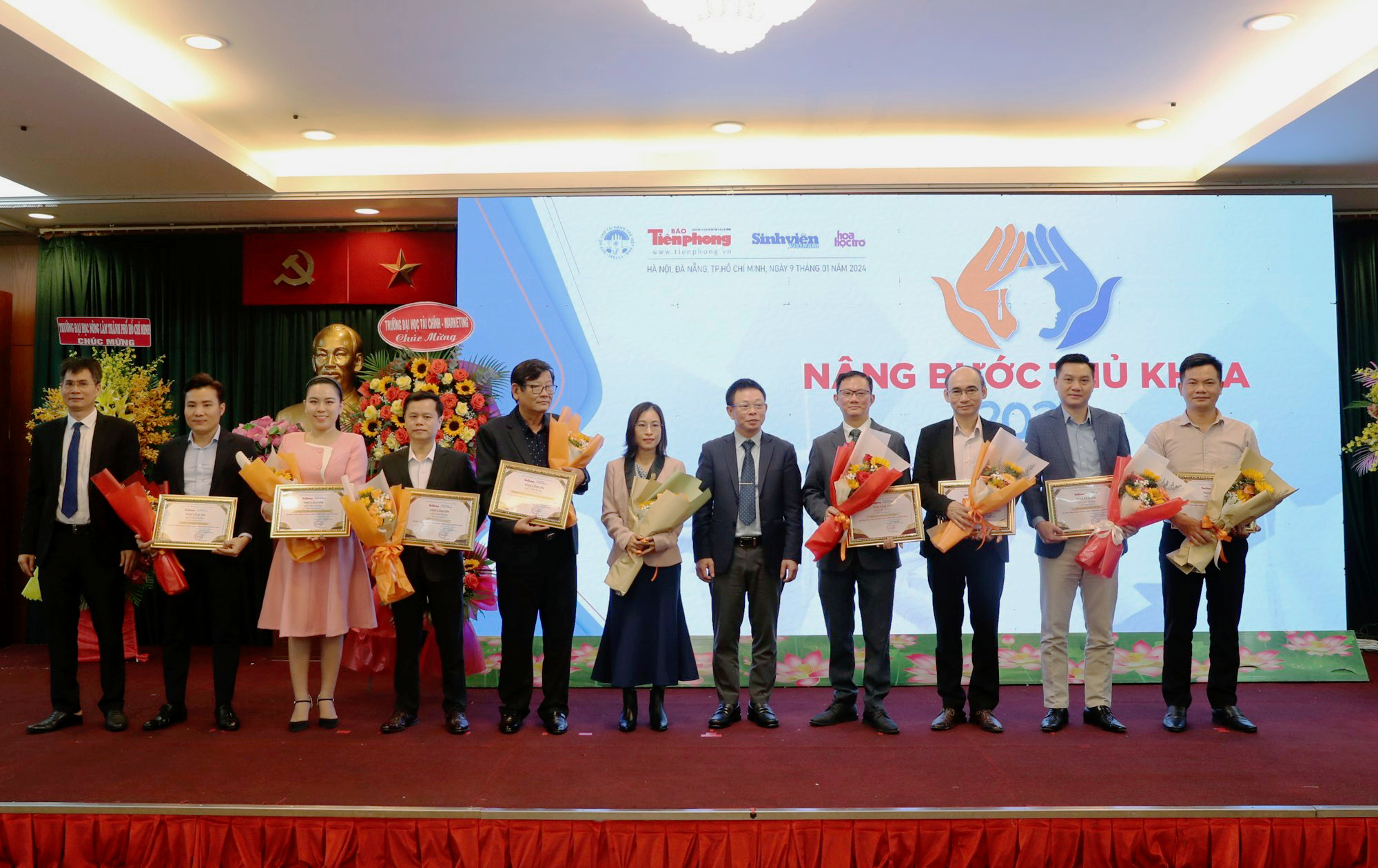Nang Buoc Thu Khoa Programme (1).jpg
