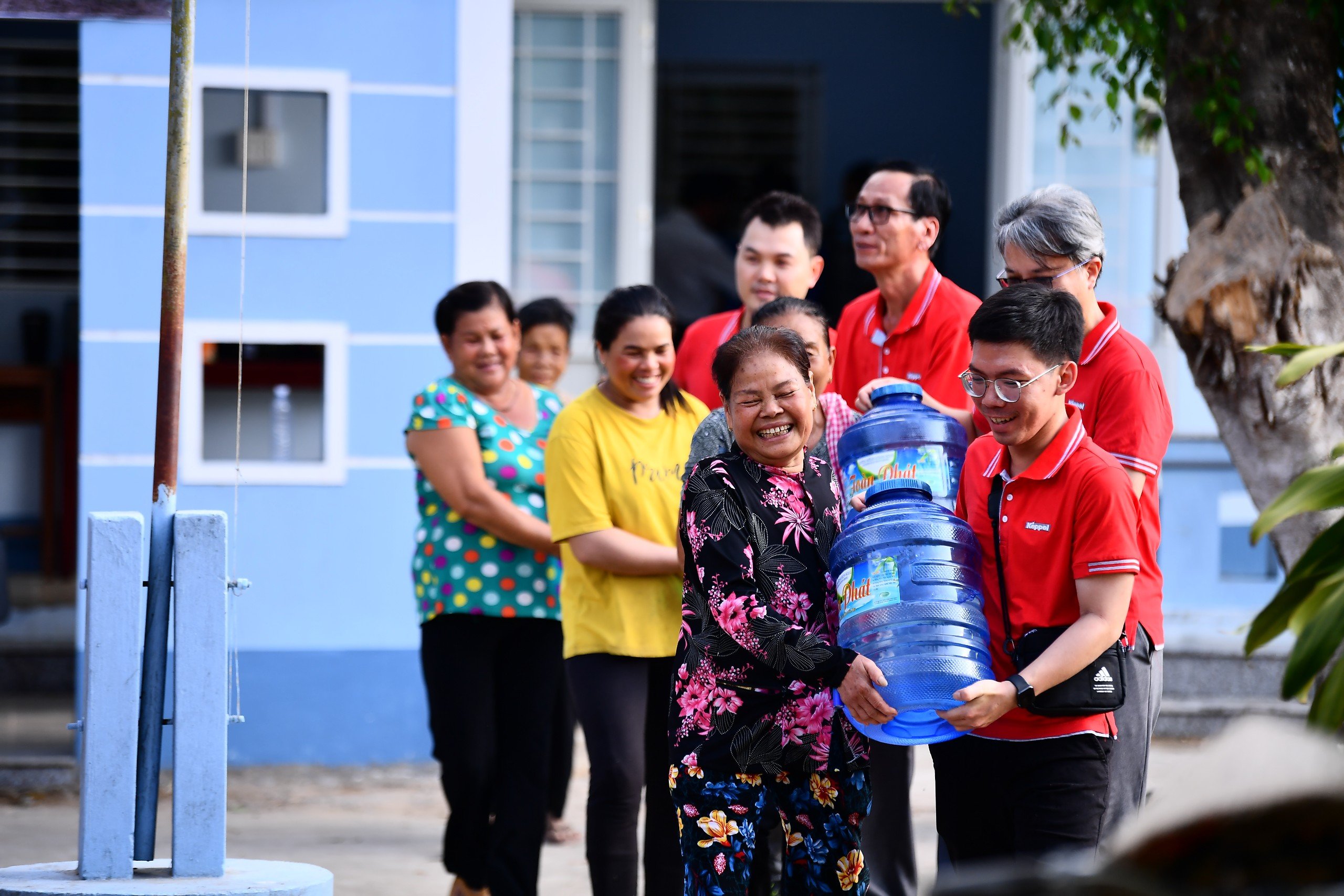 Keppel Volunteers helping the villagers at the Living Well 2024.jpg