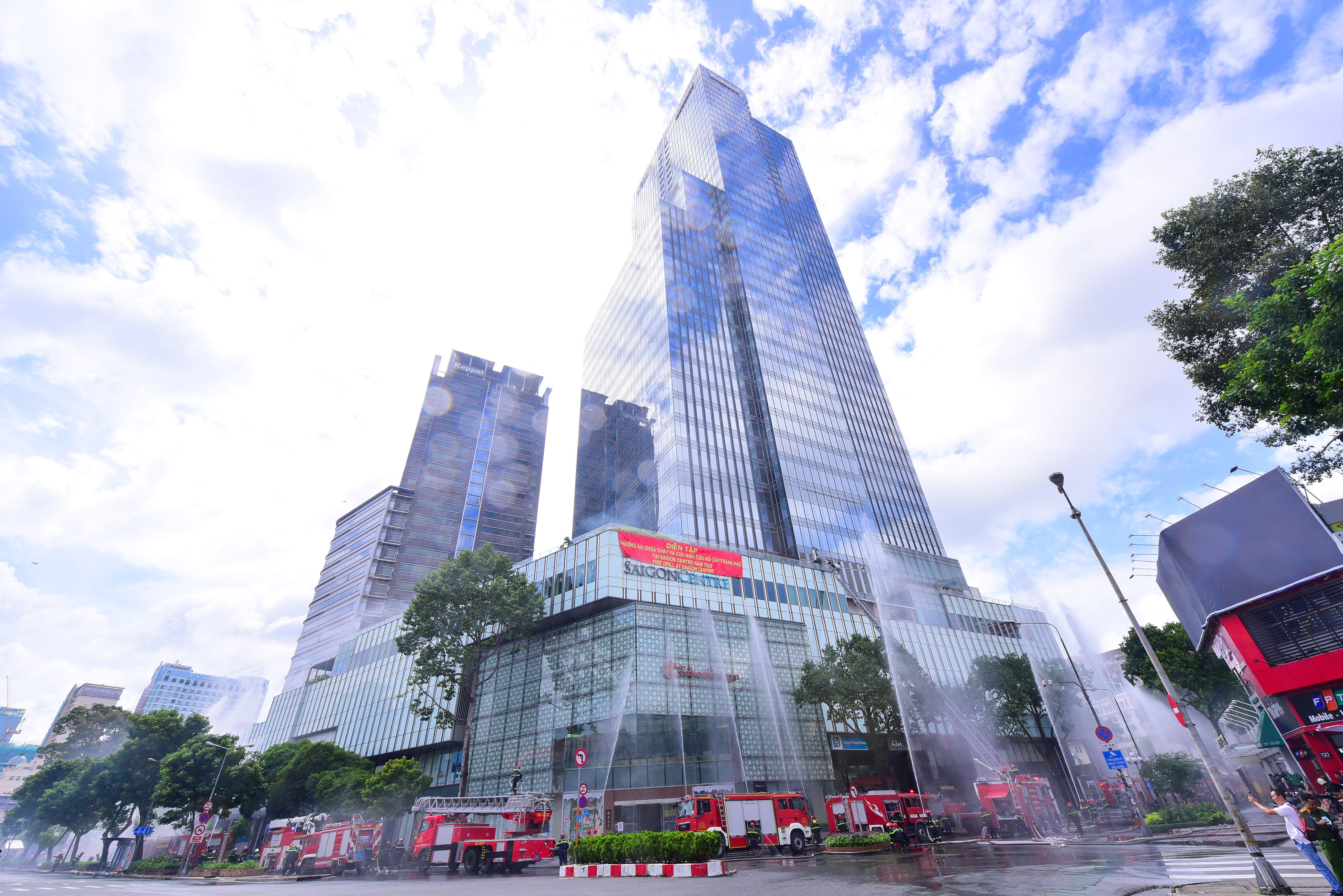 Saigon-Centre-honours-outstanding-individuals-and-teams-for-fire-safety-excellence-Keppel-Vietnam (1).JPG