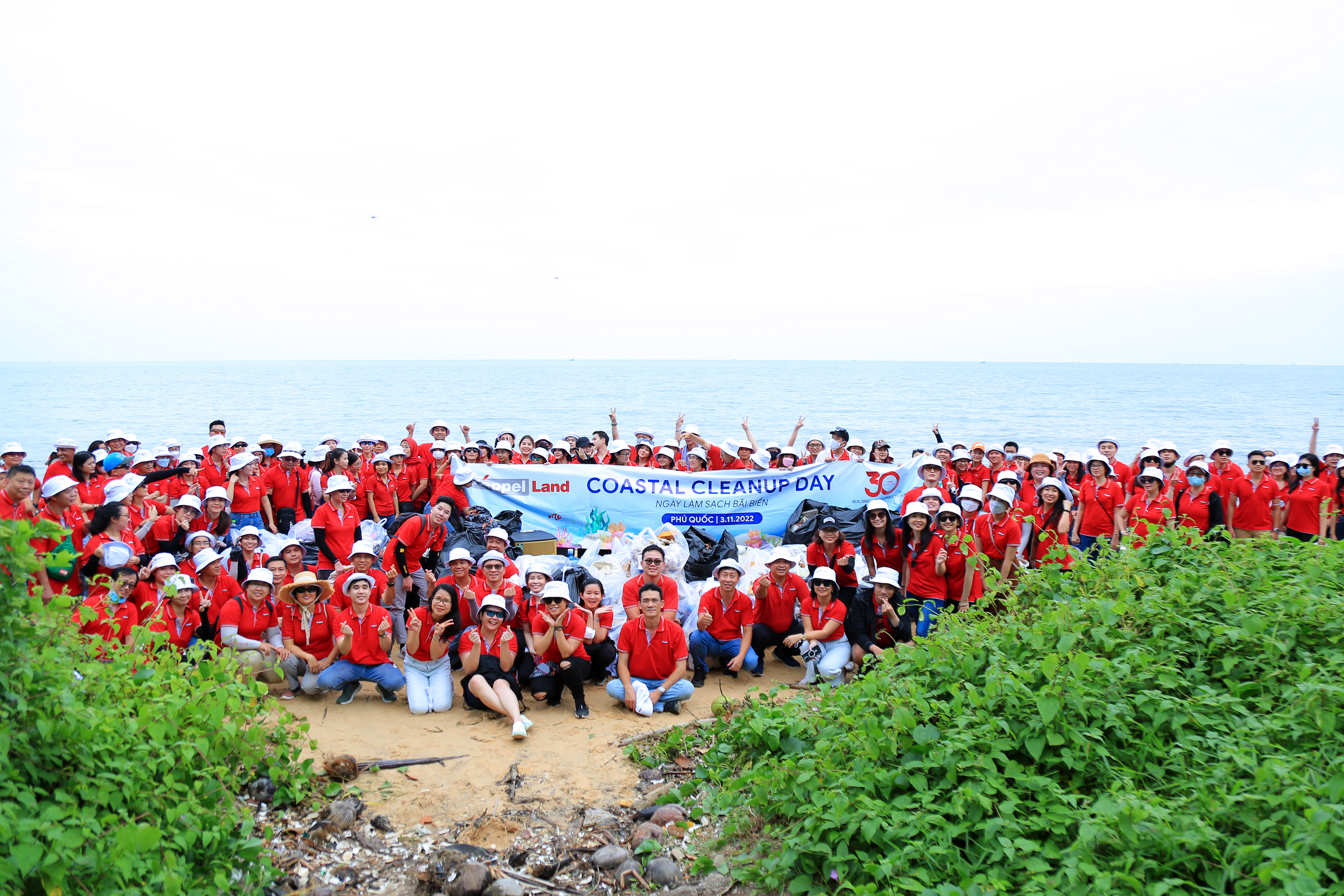Nearly 200 Keppel Land volunteers helped to pick up trash at Bai Dam beach in Phu Quoc on 3 November 2022.