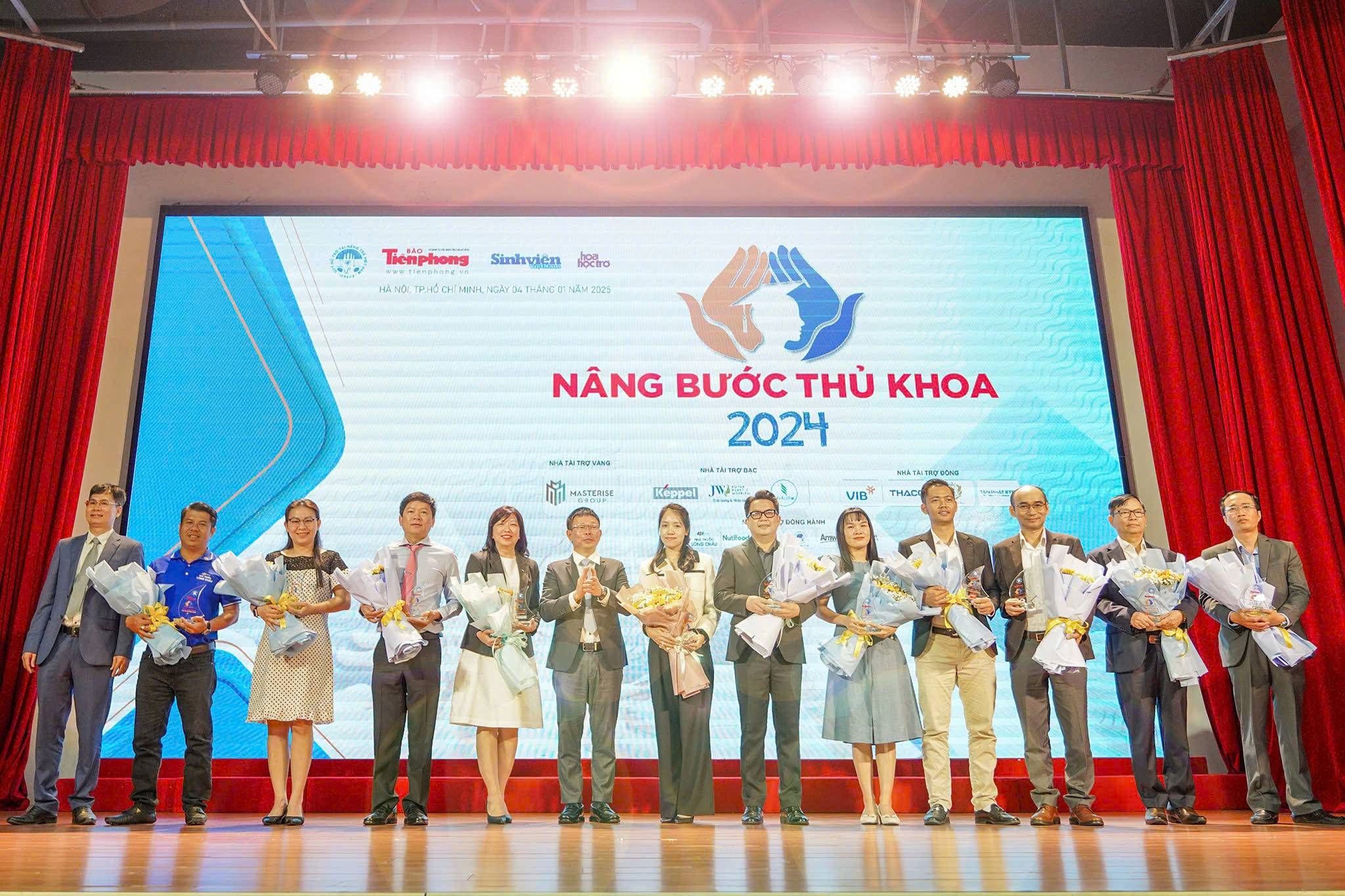 nang-buoc-thu-khoa-2024 (1).jpg